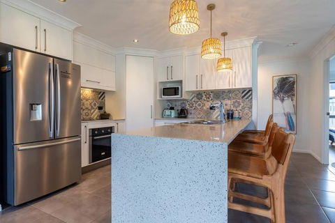 Agnes Retreat - 4 BR - 2 Min Walk To Beach - Accommodation Search 2