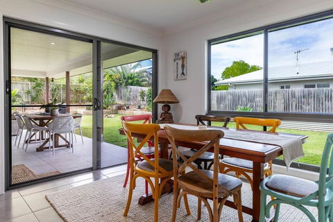 Agnes Retreat - 4 BR - 2 Min Walk To Beach - Accommodation Search 4