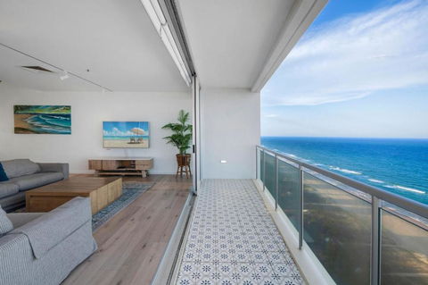 Air On Broadbeach 2 Level Private Apartment - CoastHM - Accommodation Search 1