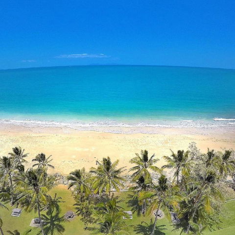 ABSOLUTE BEACH FRONT MACKAY - Blue Pacific - Accommodation Search 1