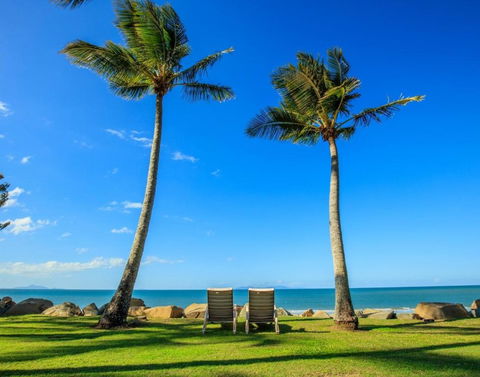 ABSOLUTE BEACH FRONT MACKAY - Blue Pacific - Accommodation Search 0