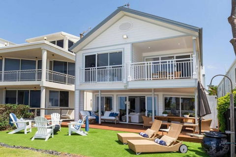 Absolute Beachfront Family Size Home - Accommodation Search 1