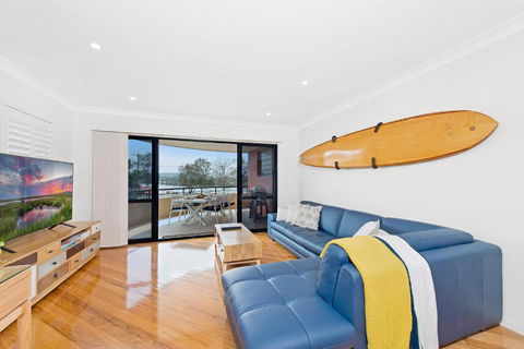 Adrift At Dolphin Cove Apt 5 - Riverfront Modern - Accommodation Search 1