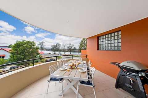Adrift At Dolphin Cove Apt 5 - Riverfront Modern - Accommodation Search 0