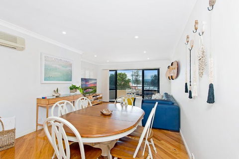 Adrift At Dolphin Cove Apt 5 - Riverfront Modern - Accommodation Search 2