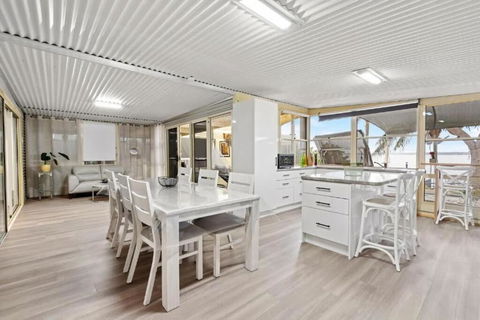 Absolute Waterfront Hidden Gem Toukley - Accommodation Search 2