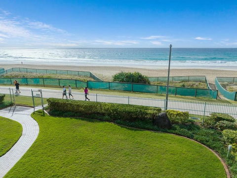 Absolute Beachfront Apartment 3B Pool Spa - Accommodation Search 0