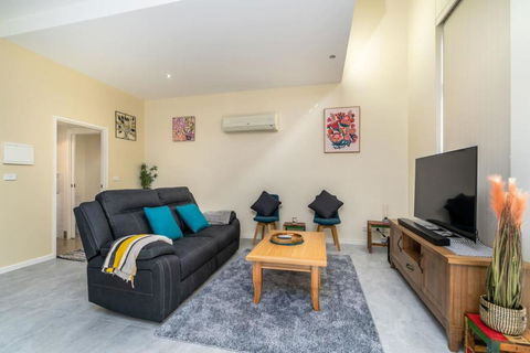 Absolutely Spacious APT Unit Between ANU And City - Accommodation Search 1