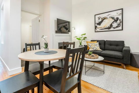 A Carlton Classic - Quaint Inner-City Getaway - Accommodation Search 0
