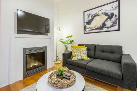 A Carlton Classic - Quaint Inner-City Getaway - Accommodation Search 3