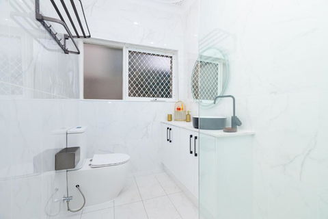 Adelaide Escape And Business-3Bath Full Kitchen Fast Wifi 3TV-for Large Families And Group - Accommodation Search 4