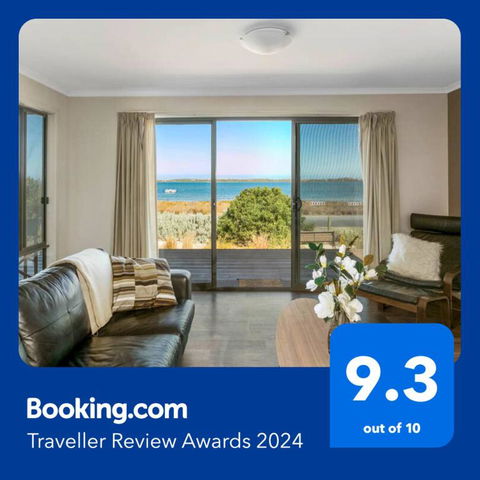 Absolute Waterfront Views And Kayaks - Accommodation Search 1