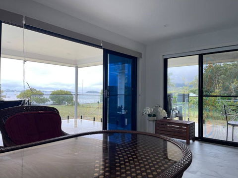 ABSOLUTE BEACHFRONT Port Stephens - Pindimar Beach House - Accommodation Search 1