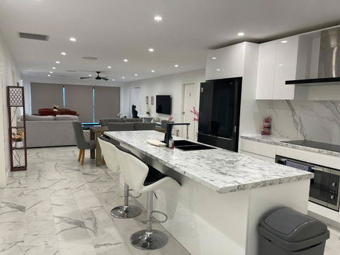ABSOLUTE BEACHFRONT Port Stephens - Pindimar Beach House - Accommodation Search 2