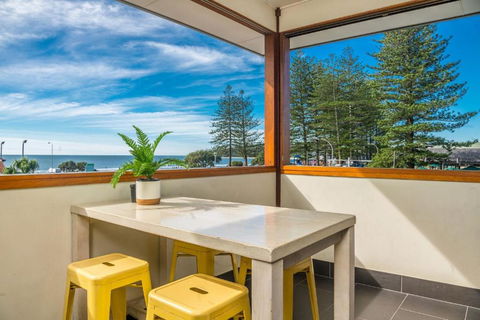 A Perfect Stay - Quiksilver Apartments The Pass - Accommodation Search 1