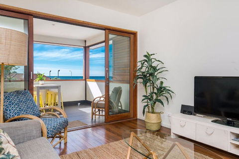 A Perfect Stay - Quiksilver Apartments The Pass - Accommodation Search 4