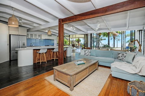 Absolute Beachfront House With Private Pool - Accommodation Search 1
