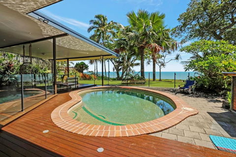 Absolute Beachfront House With Private Pool - Accommodation Search 3