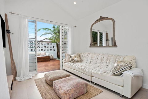 A Perfect Stay - The Boat House - Accommodation Search 1