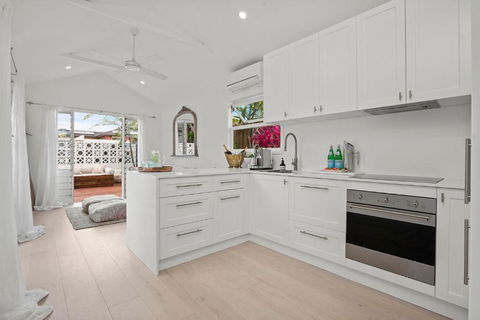 A Perfect Stay - The Boat House - Accommodation Search 4