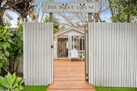 A Perfect Stay - The Boat House - Accommodation Search 2