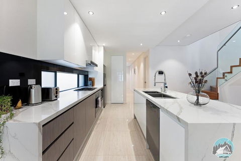 Aircabin - Eastwood - Luxury - 4 Bedrooms House - Accommodation Search 2