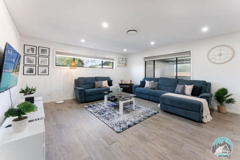 Aircabin - Guildford - 3 Beds Spacious House - Accommodation Search 0