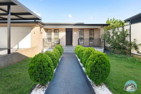 Aircabin - Guildford - 3 Beds Spacious House - Accommodation Search 1