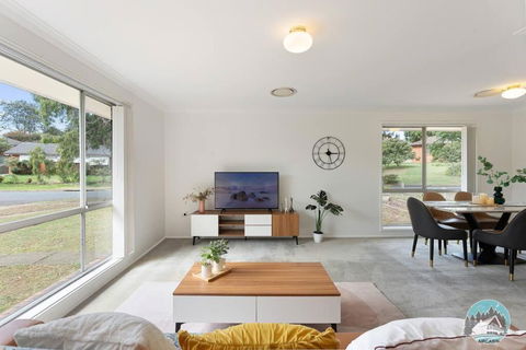 Aircabin - Marayong - Convenient - 3 Beds House - Accommodation Search 0