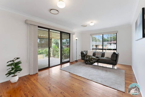 Aircabin - Marayong - Convenient - 3 Beds House - Accommodation Search 1