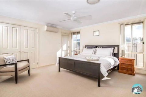Aircabin - Tuggerawong - Lake Front - 9 Beds House - Accommodation Search 2