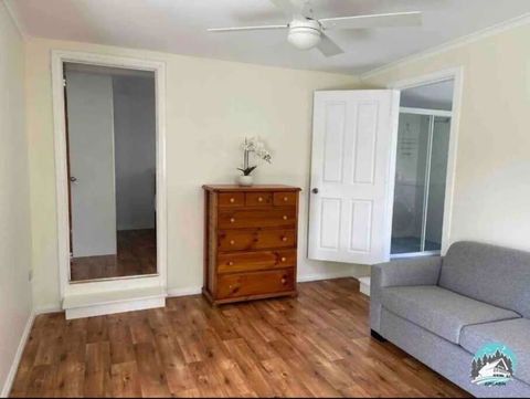 Aircabin - Tuggerawong - Lake Front - 9 Beds House - Accommodation Search 4