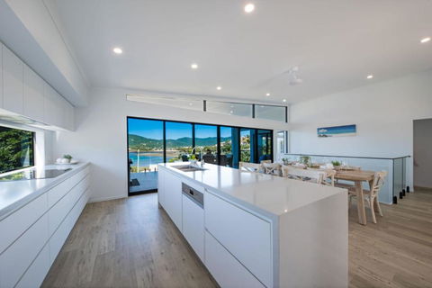 Airlie Bay View - Accommodation Search 4