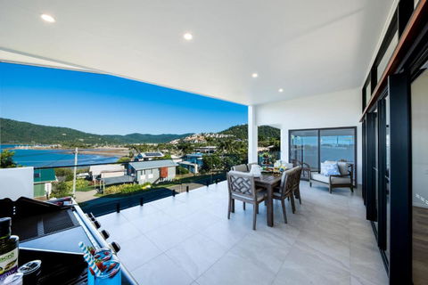 Airlie Bay View - Accommodation Search 1