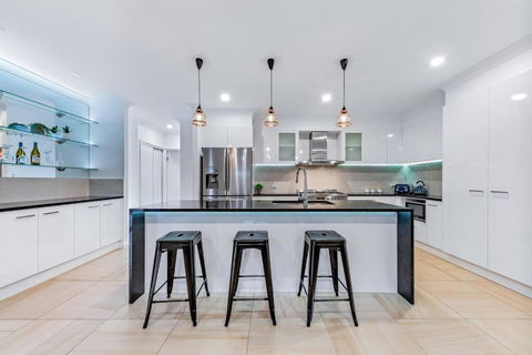 Airlie Beach Home - Accommodation Search 0