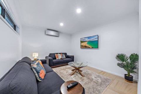 Airlie Beach Home - Accommodation Search 1