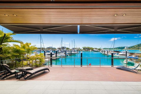 Airlie Beach Marina-Front Luxury At 10 The Cove - Accommodation Search 1