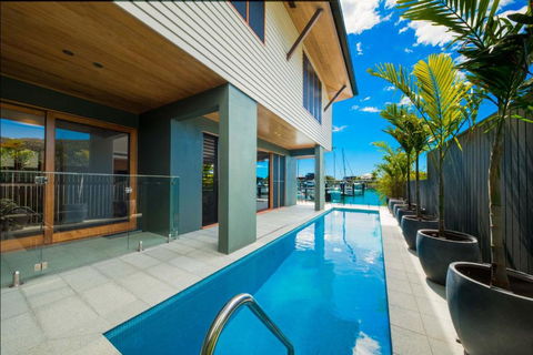 Airlie Beach Marina-Front Luxury At 10 The Cove - Accommodation Search 2
