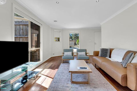 Airport West Stunner By Ready Set Stay - Accommodation Search 1