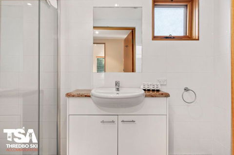 Akuna 1 - Accommodation Search 4