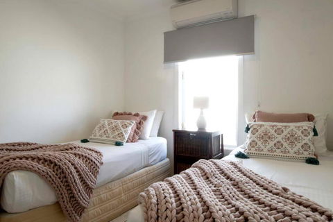 Alani - Absolute Beachfront - Sleeps Up To 10 - Accommodation Search 1