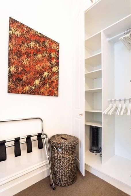 Albert Park Victorian House With Style And Art Gallery - Accommodation Search 2
