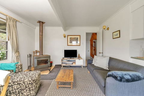 Alcheringa Cottage Amazing Location With Views - Accommodation Search 4