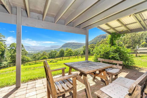 Alcheringa Cottage Amazing Location With Views - Accommodation Search 3