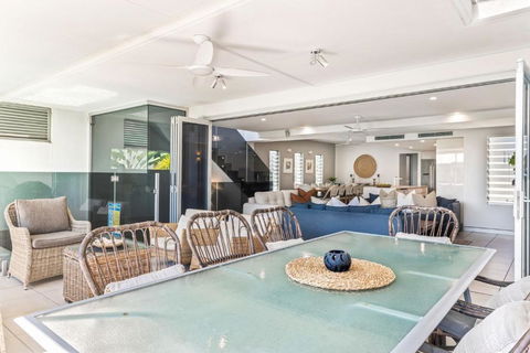 Alex Beach House, 100 Steps To The Sand, With Ocean Views - Accommodation Search 2