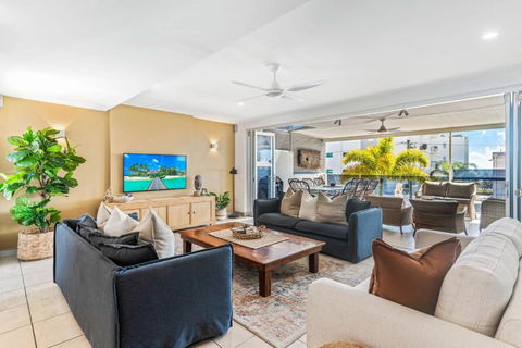 Alex Beach House, 100 Steps To The Sand, With Ocean Views - Accommodation Search 4