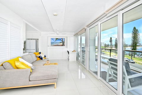 Alexandra Headland Ocean Dream - Stunning View ZA6 - Accommodation Search 1