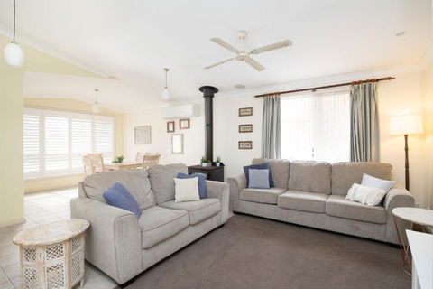 All Seasons - Accommodation Search 0