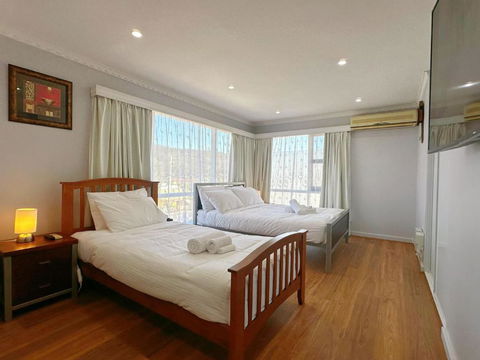 All-Seasons Comfort - Close To CBD & Air Port - Accommodation Search 1