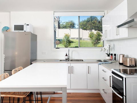 Aloha Beach House - Accommodation Search 3
